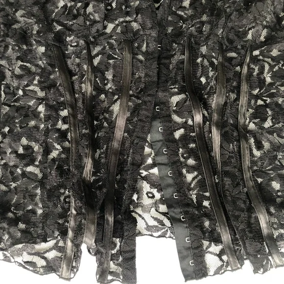 Lace corset top - Picture 2 of 3